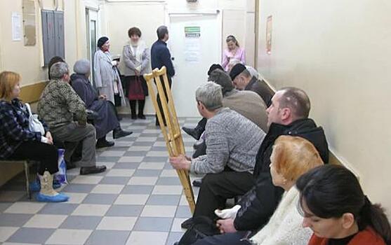В Курской больнице людям приходится размещаться на полу!
