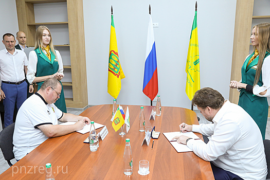 Олег Мельниченко провел встречу с гендиректором АО «Росагролизинг» Павлом Косовым