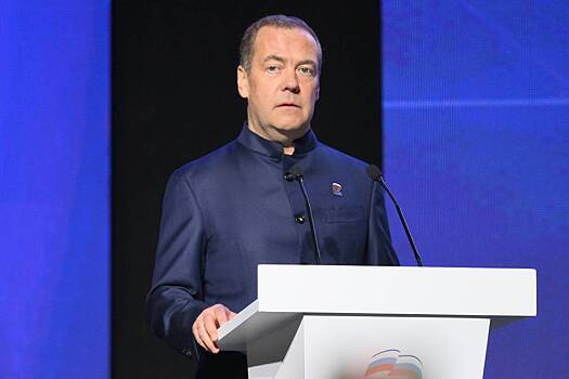 Медведев оценил идею создания альтернативы G7 без европейских стран