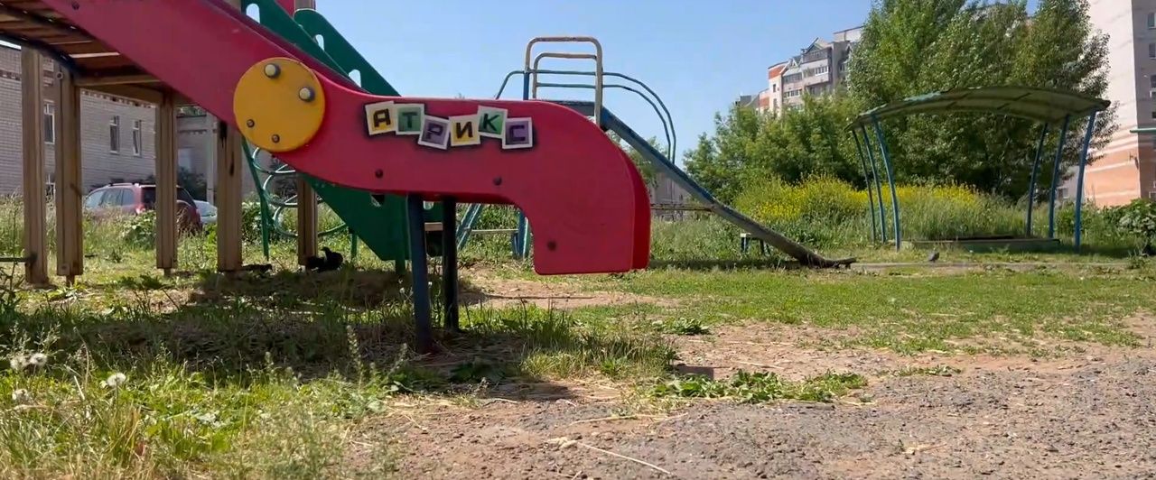 Общественники Удмуртии проверили проблемные детские площадки в Ижевске