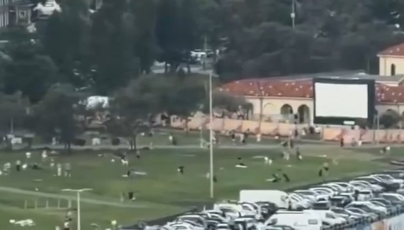 В Сиднее неизвестные открыли стрельбу в районе пляжа Бонди