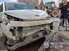 В Казани завели дело после наезда такси на людей на автобусной остановке