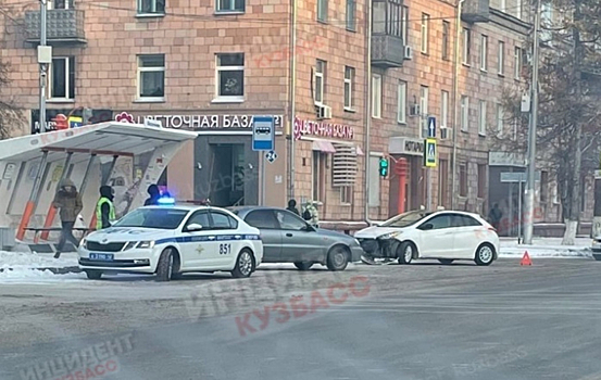 ДТП с участием двух легковых автомобилей произошло в Кемерове