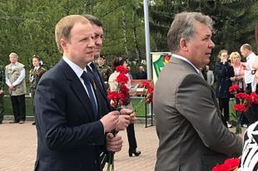 Губернатор Алтайского края возложил цветы к Мемориалу Славы