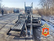 Локомотив столкнулся с выехавшим на переезд грузовиком в Подмосковье