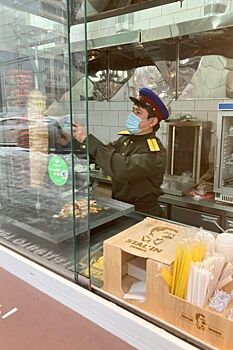 Туристов в Москве накормят шаурмой «От товарища Сталина»