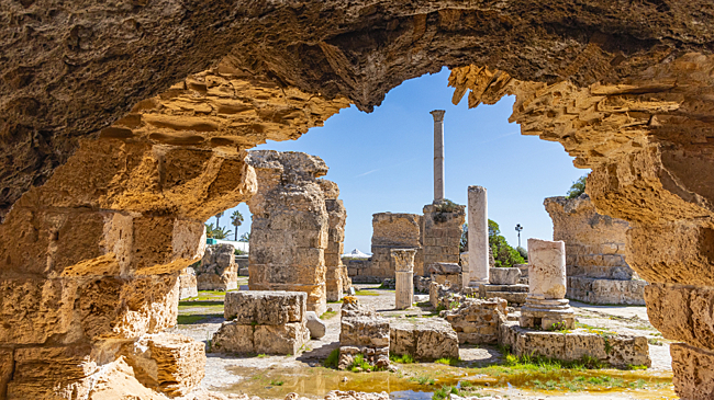 В Карфагене нашли редкую мраморную маску финикийской женщины