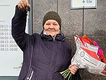 Московский блогер собрала с помощью подписчиков деньги на квартиру омской пенсионерке, живущей в цистерне
