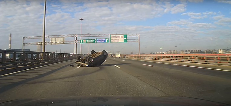 В Санкт-Петербурге на кольцевой автодороге произошла крупная авария