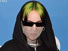 Айлиш отпраздновала триумф на «Грэмми» золотым кулоном с черными бриллиантами