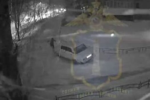 Пятерых вандалов, изуродовавших 13 автомобилей, задержали в Ульяновске