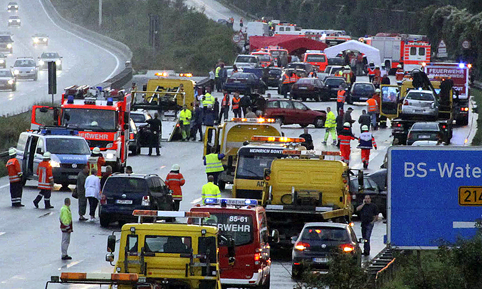 Еще одна крупная авария произошла 19 июля 2009 года в Германии. 259 автомобилей столкнулись на автобане А2 неподалеку от города Брауншвейг в нижней Саксонии.