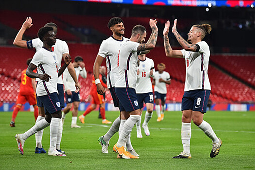 Часть болельщиков сборной Англии освистала вставших на колено игроков