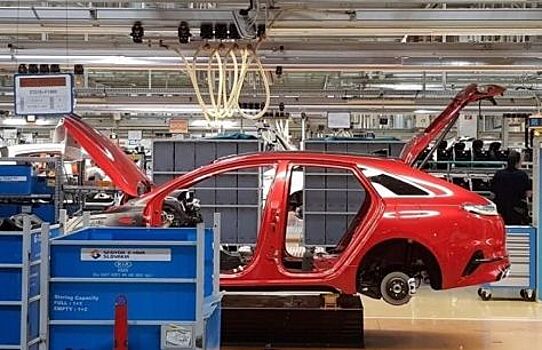 Kia запускает обновленный ProCeed