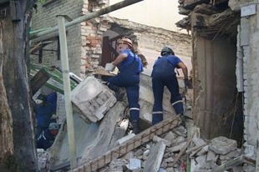Мужчину спасли из-под завалов на месте рухнувшего здания в Новошахтинске