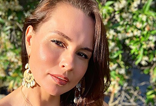 Раздетая Кожевникова показала свои помидоры