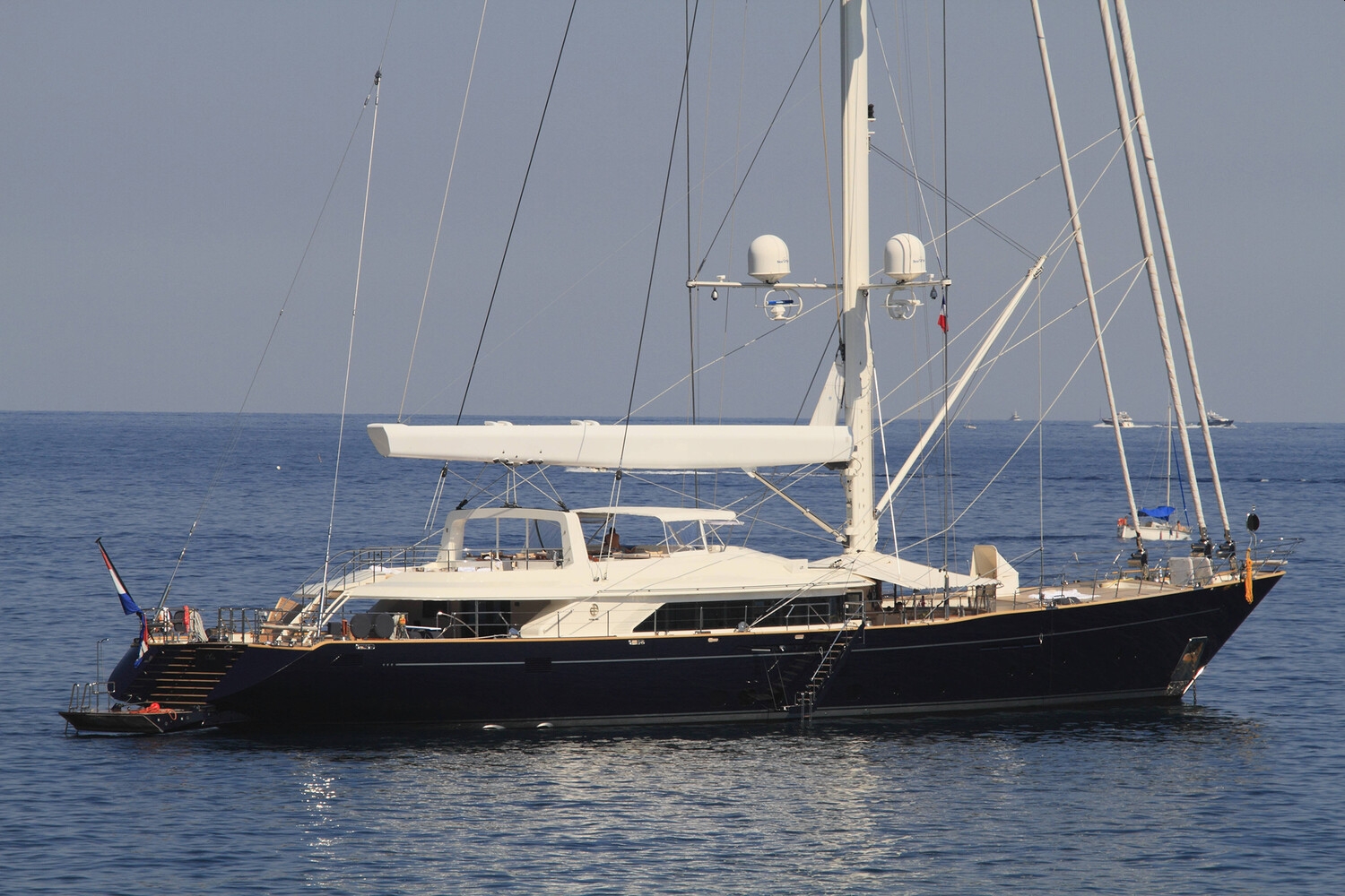 У берегов Сицилии начали поднимать затонувшую яхту с британским Биллом Гейтсом на борту