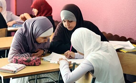 В Казани директриса запретила школьницам носить хиджаб