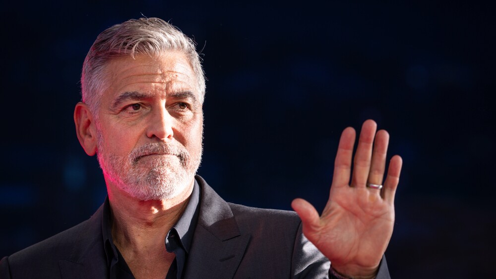 Клуни опроверг планы его фонда преследовать российских журналистов