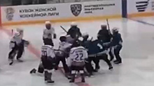 Хоккеисты на Кубани устроили драку перед матчем. Видео