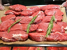 Bloomberg назвал стейки роскошью из-за роста цен на говядину