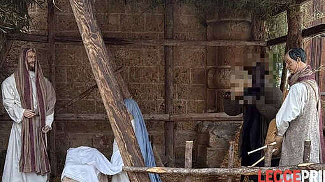 В Италии разыскиваемый преступник прятался от полиции в рождественском вертепе