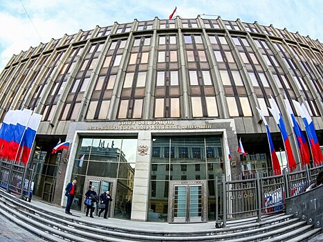 В Совфеде из-за протекшей от дождя крыши было прервано заседание круглого стола