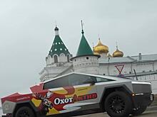 Костромской миллионер возит на Tesla Cybertruck охотников и рыболовов