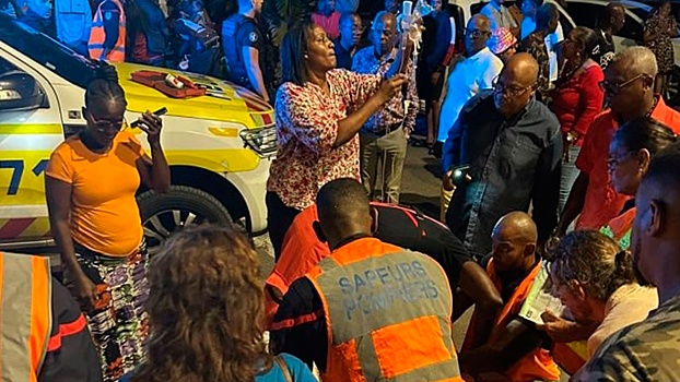 В Гваделупе 10 человек погибли от наезда авто на толпу