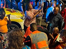 В Гваделупе 10 человек погибли от наезда авто на толпу