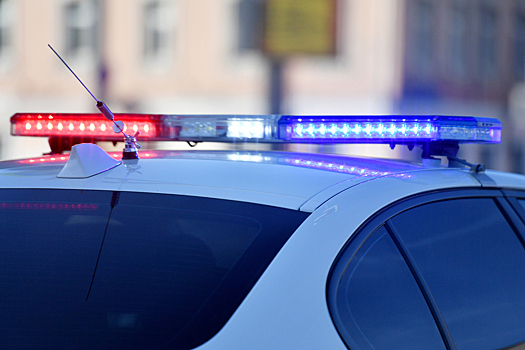 В российском регионе Lexus столкнулся с трамваем