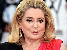 Уколы красоты и золотые нити: как Катрин Денёв обманула время, сохранив красоту и шарм