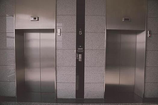 Эпидемиолог рассказал, как избежать заражения коронавирусом в лифте