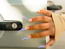 Почему машина бьет током, и как от этого избавиться?