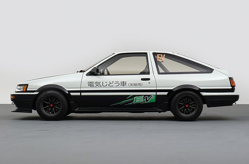 Концепт-кар для выставки в Токио получил электродвигатель от Tundra HEV и аккумулятор от Prius PHEV.