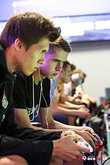 Школьник из Калининграда выиграл около 200 тысяч в киберфутбол: правила жизни геймеров