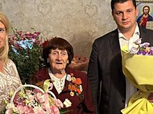 В Советском районе Ростова со 100-летним юбилеем поздравили Марию Ивановну Макарову