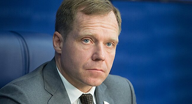 В Совфеде предлагают разрешить электромобилям ездить по выделенной полосе