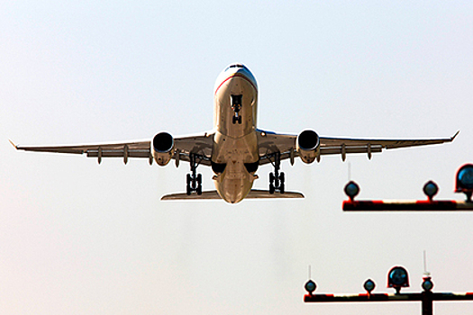 Арабская авиакомпания предложила пассажирам платить за свободные места в лайнере