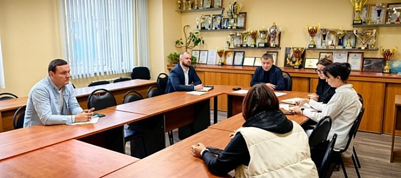 В Теплом Стане обсудили вопрос ремонта в библиотеке №169 «Проспект»