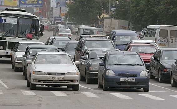 Жители Быстровки в опасности из-за хорошей дороги и лихачей