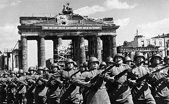 Почему в 1946 году Сталин переименовал красноармейцев в советских солдат