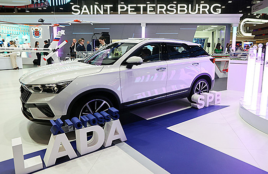 «АвтоВАЗ» показал на ПМЭФ новую Lada X-Cross 5