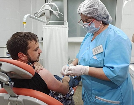 До 11 июня волгоградцы смогут привиться от COVID-19 в стоматологиях