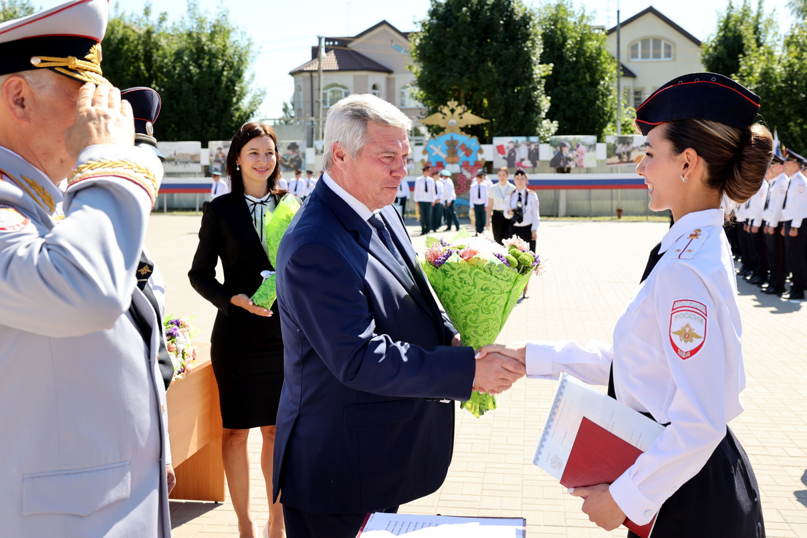 Губернатор поздравил выпускников юридического института в Ростове