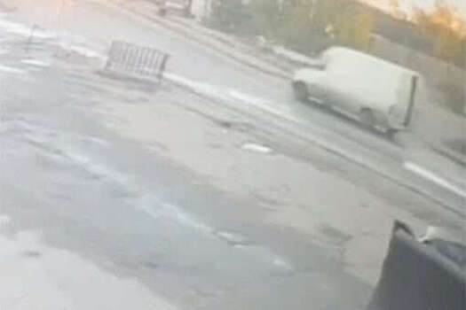 В Подмосковье опрокинувшийся фургон насмерть сбил школьницу, стоявшую на остановке