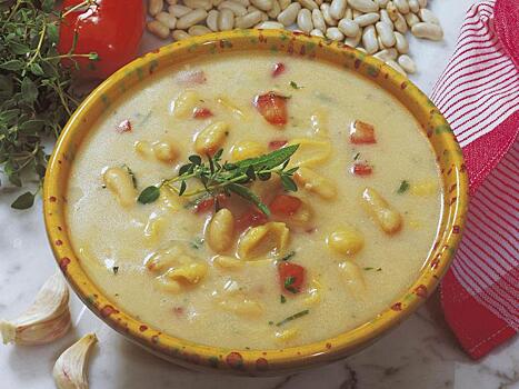 Рецепт дня: суп из фасоли с сырными гренками