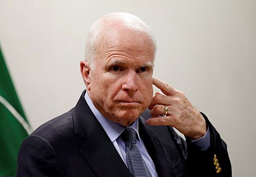 Сенатор Маккейн порвал сухожилие
