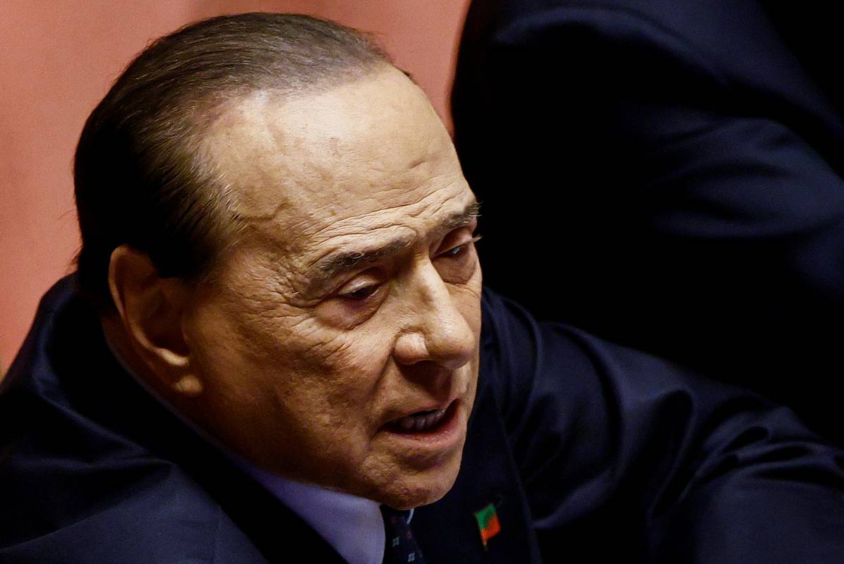 Стало известно о желании Берлускони найти дом с бункером