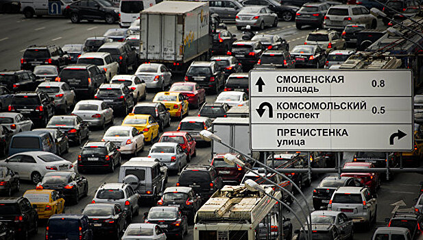 Москва встала в 8-балльных пробках из-за дождя